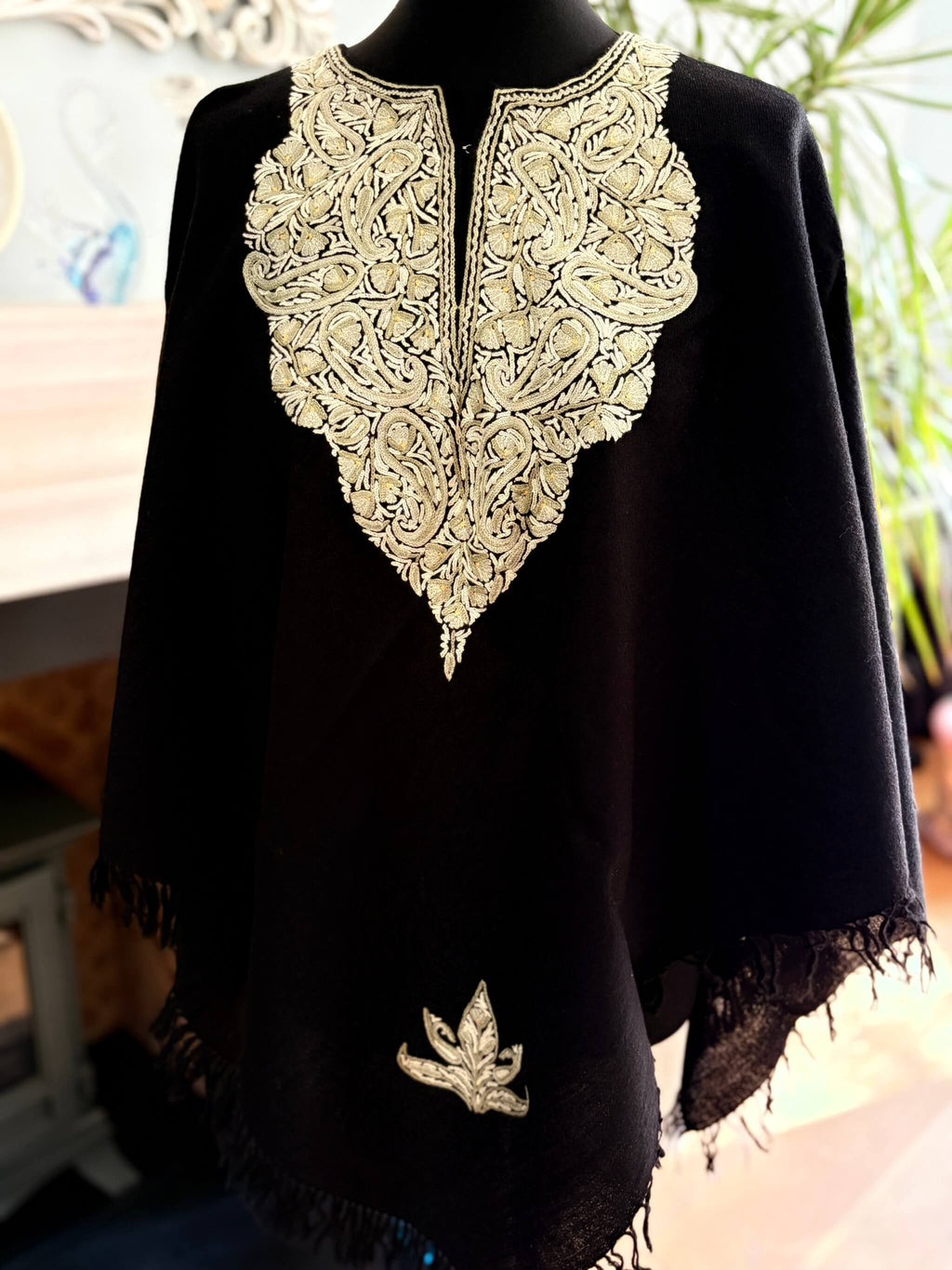 Women's Pure Wool Embroidered Poncho - Black/Green
