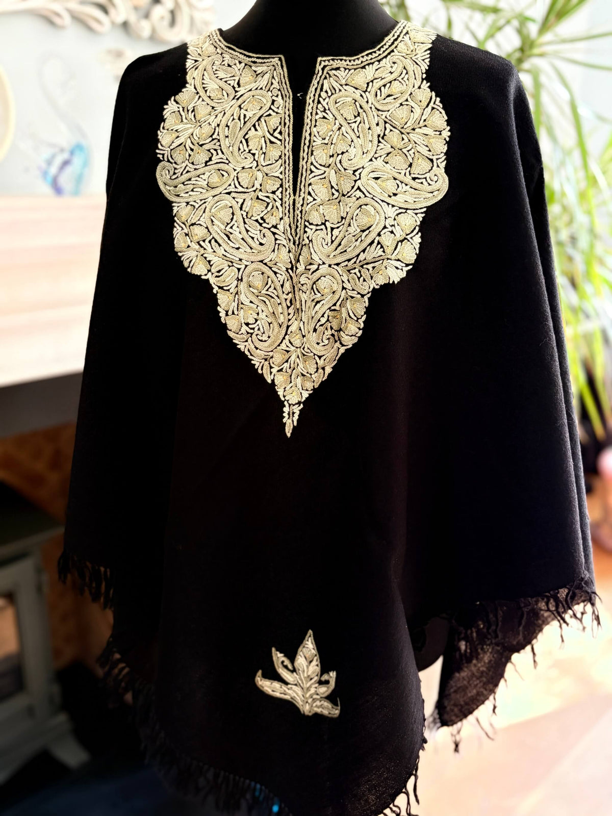 Women's Pure Wool Embroidered Poncho - Black/Green