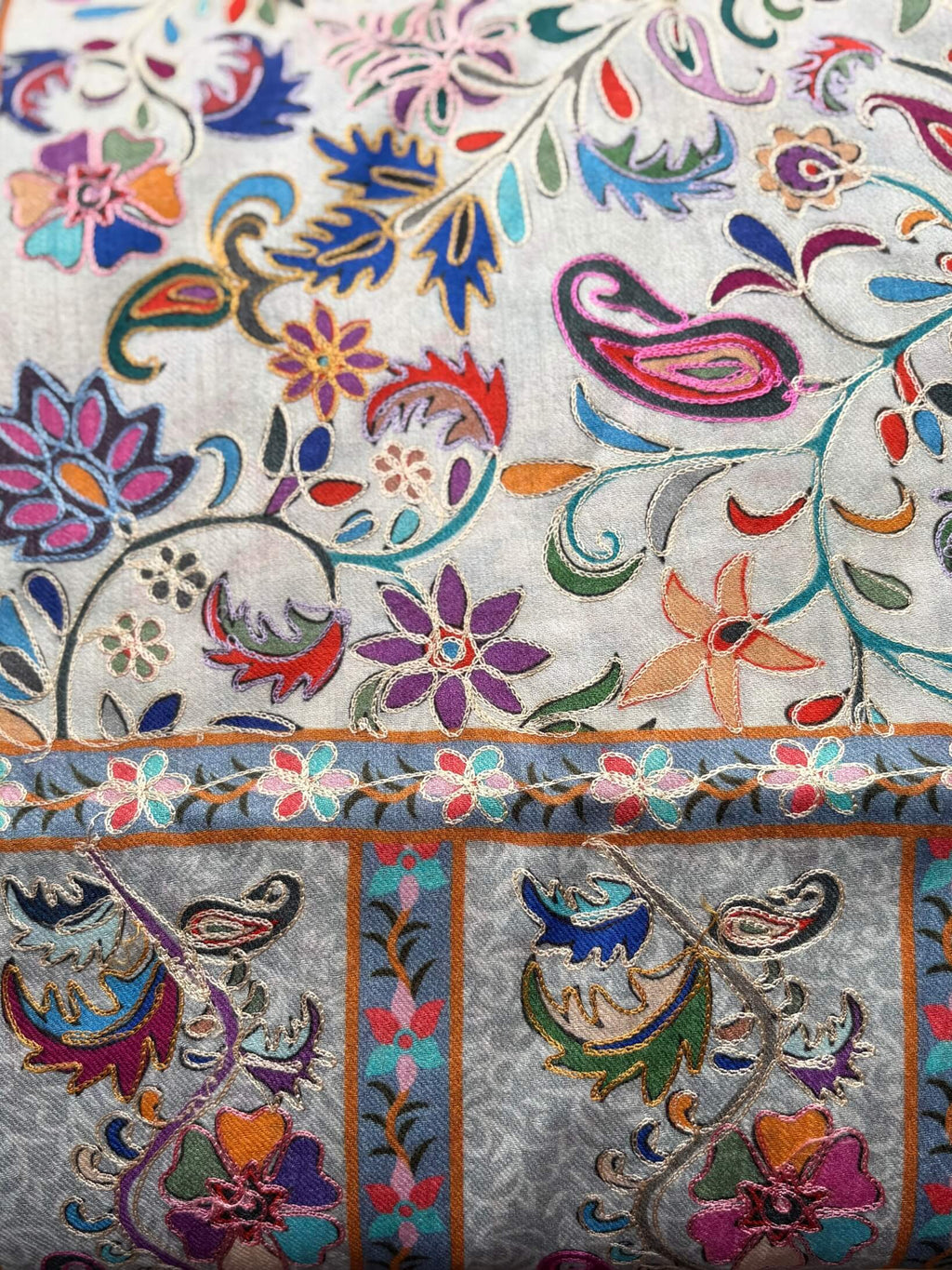 Fine wool Kalamkari Embroidered Stole - Cream base/ Blue Grey border