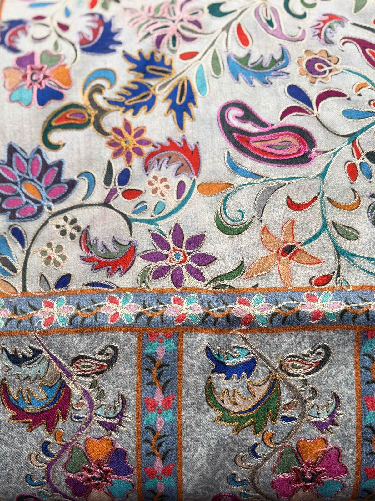 Fine wool Kalamkari Embroidered Stole - Cream base/ Blue Grey border