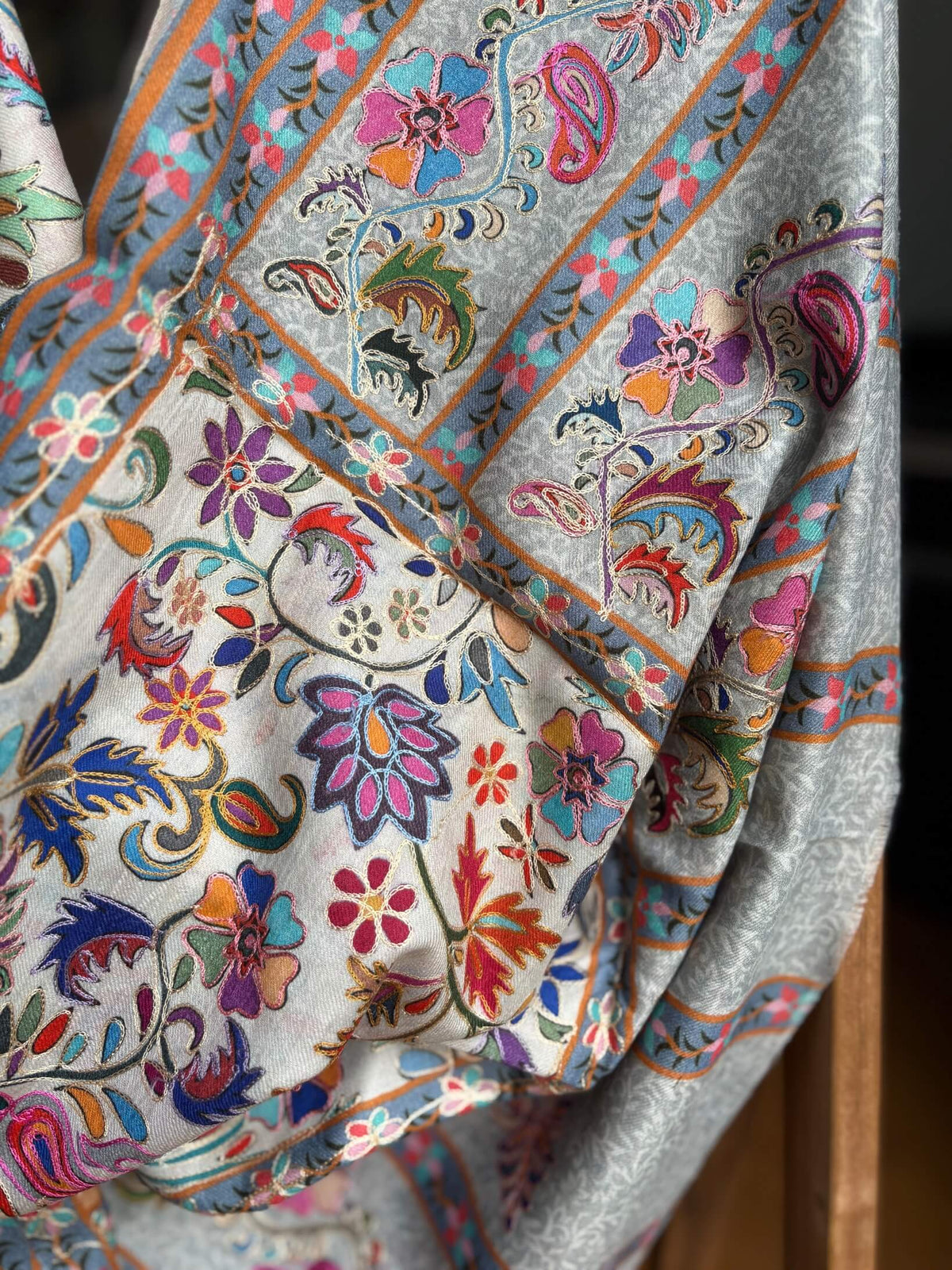 Fine wool Kalamkari Embroidered Stole - Cream base/ Blue Grey border