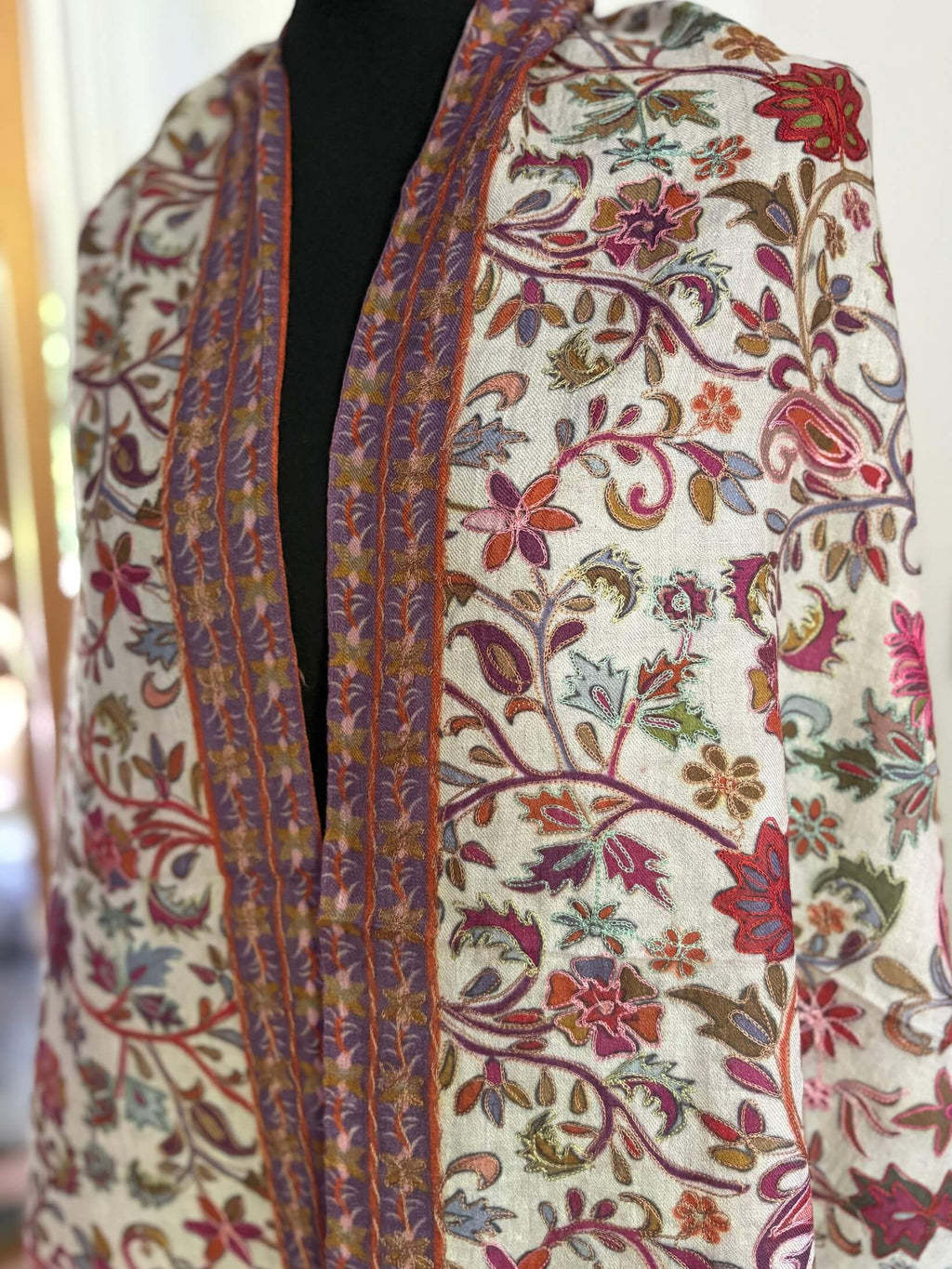 Fine wool Kalamkari Embroidered Stole - Cream base/ Pink Beige border