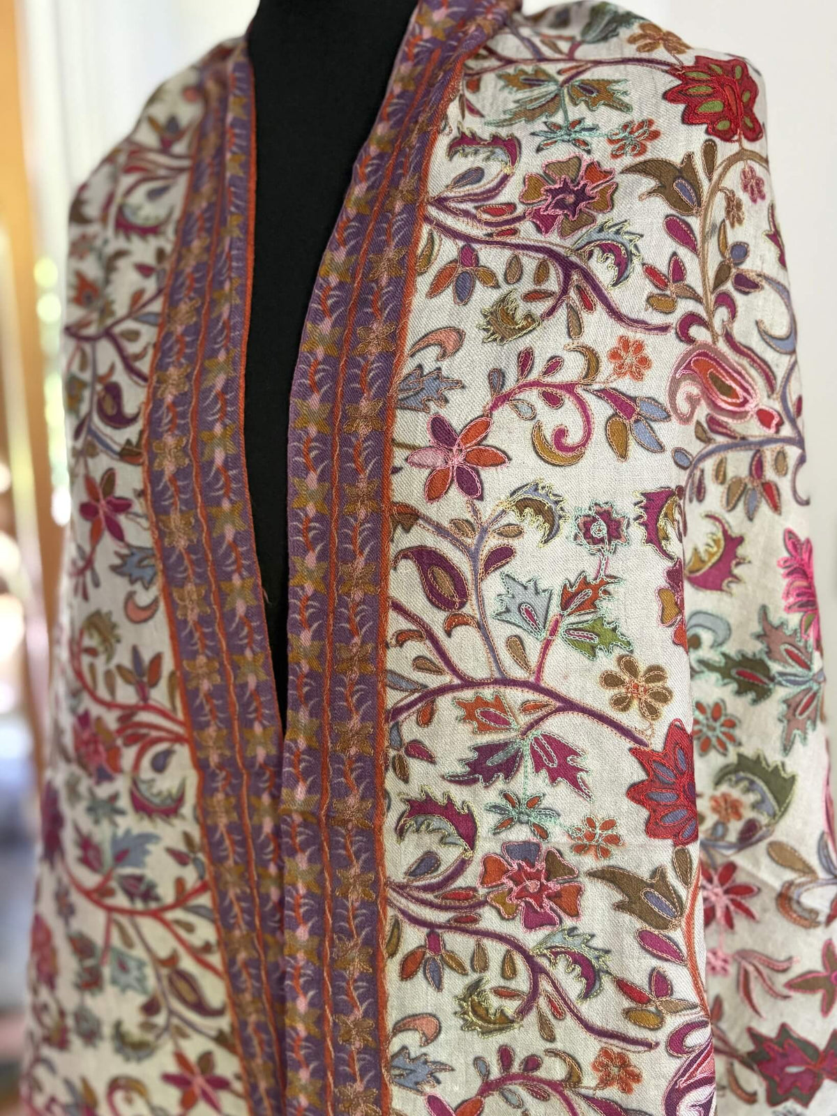 Fine wool Kalamkari Embroidered Stole - Cream base/ Pink Beige border