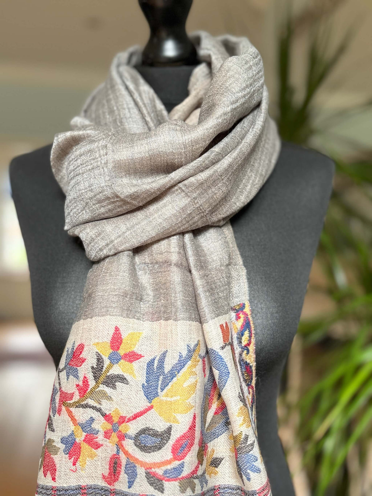 Grey Fine Wool Stole with Kani palla (Border)