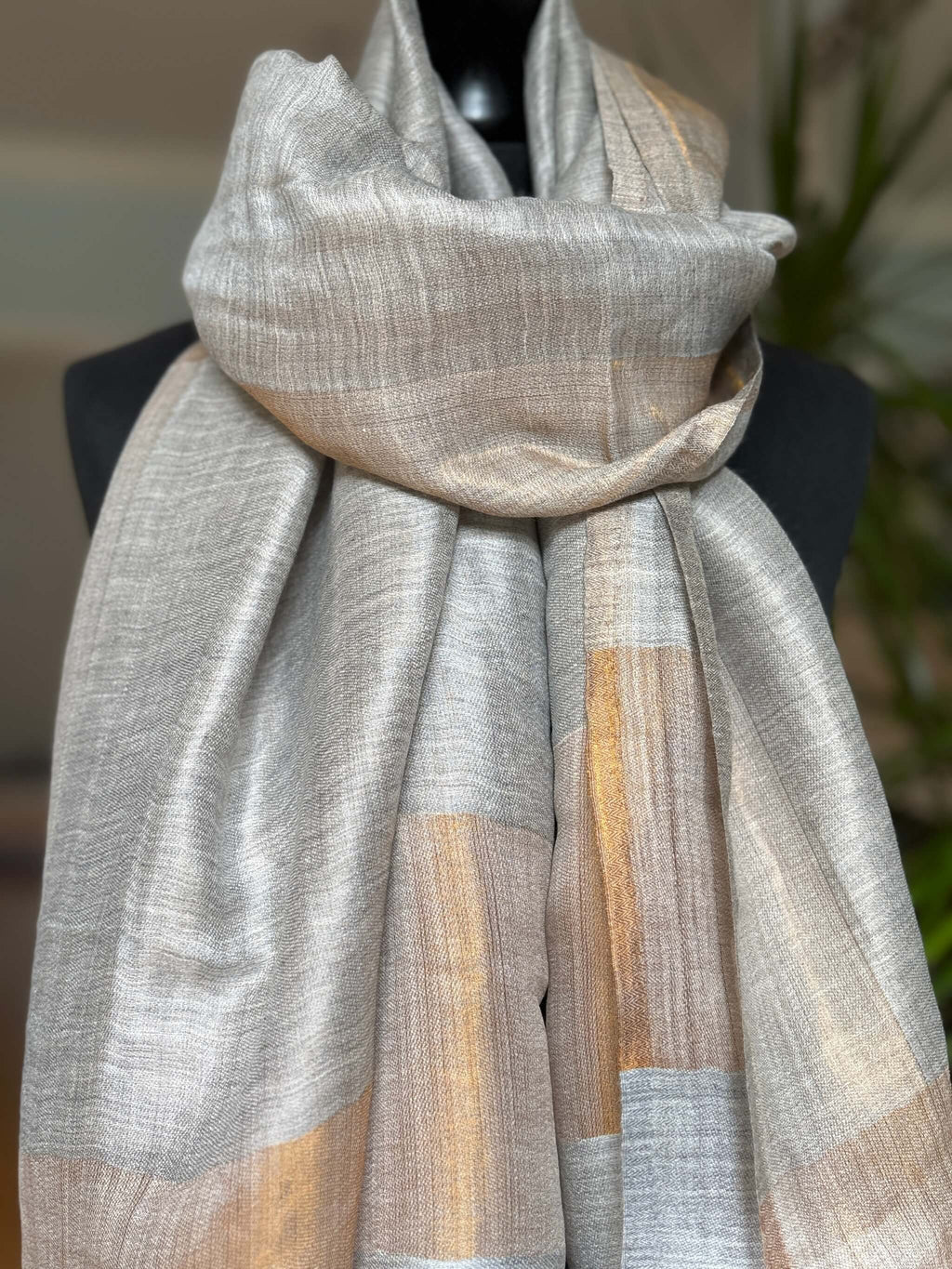 Light Grey Fine Wool Stole with Zari Border