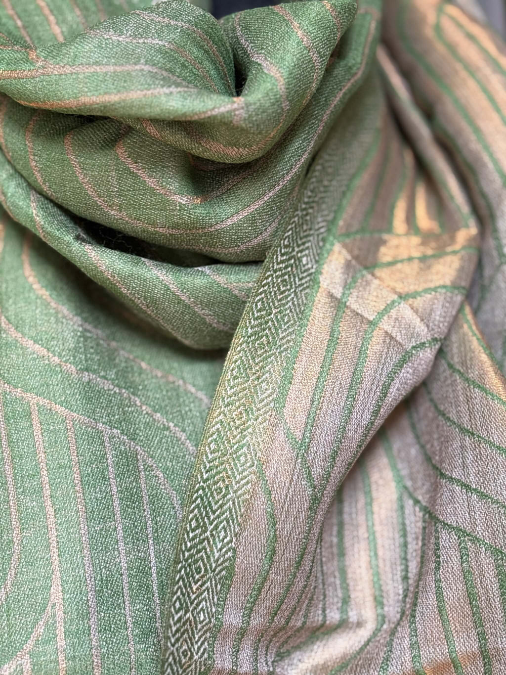Green Fine Wool Stole with Zari Pattern