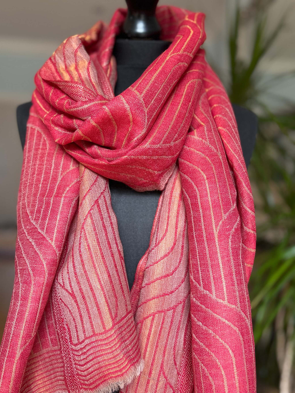 Red Fine Wool Stole with Zari Pattern