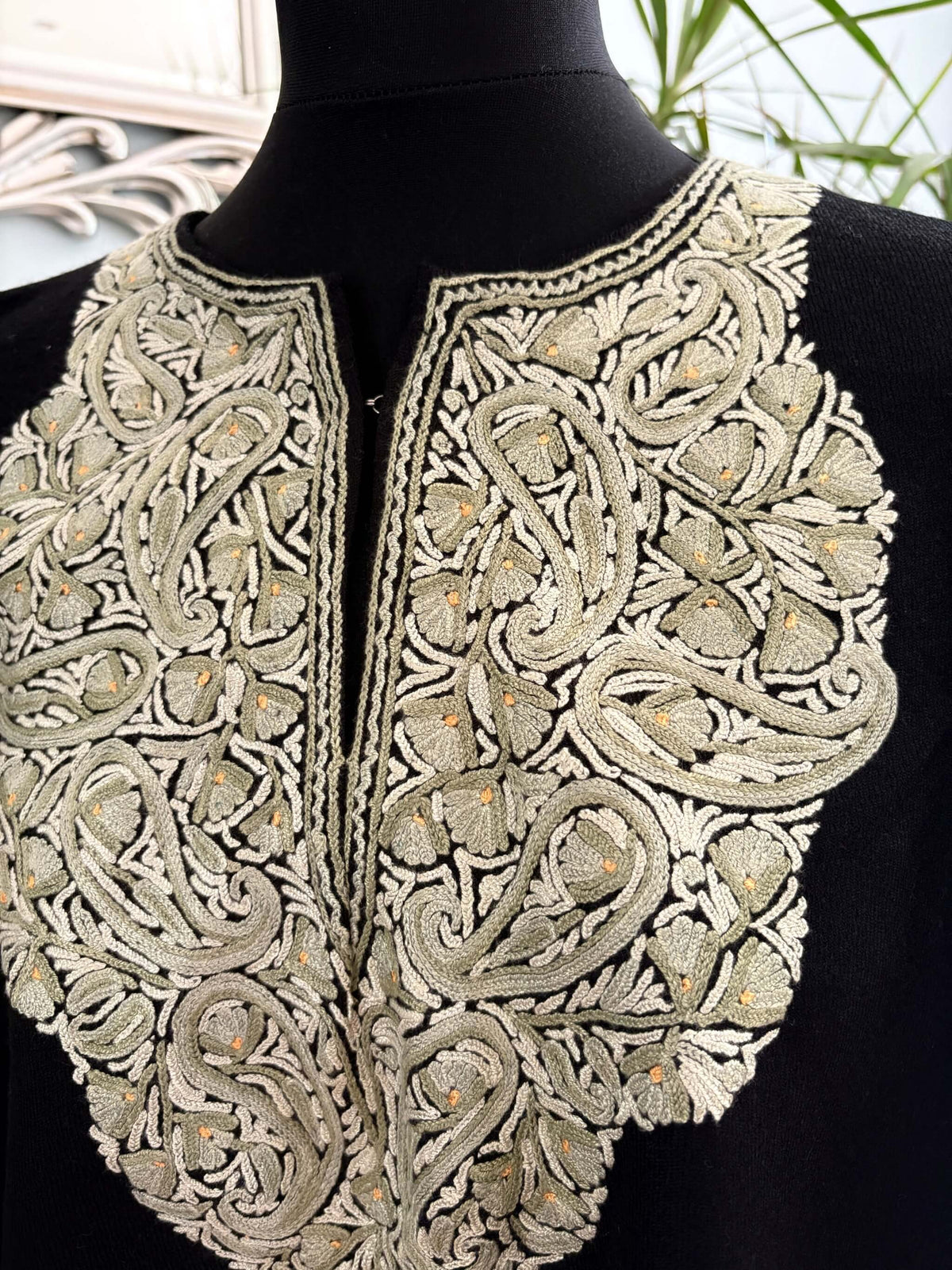 Women's Pure Wool Embroidered Poncho - Black/Green