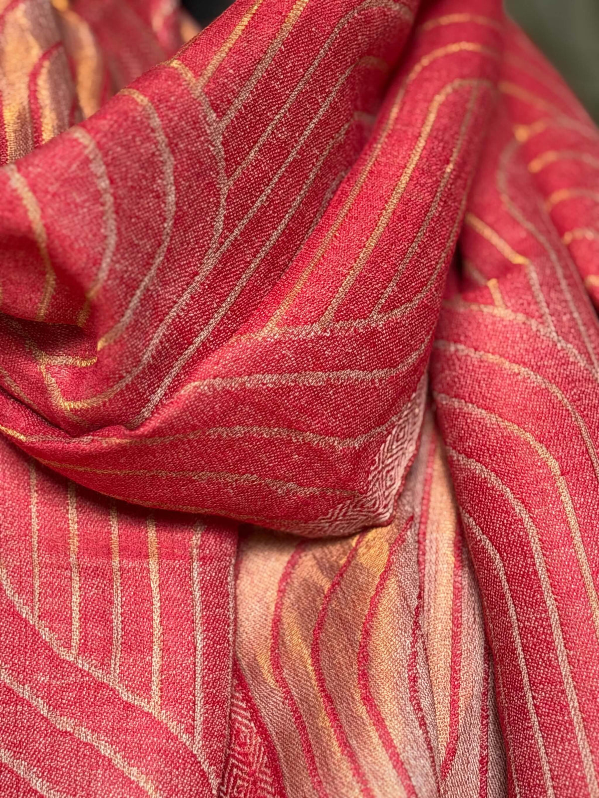 Red Fine Wool Stole with Zari Pattern