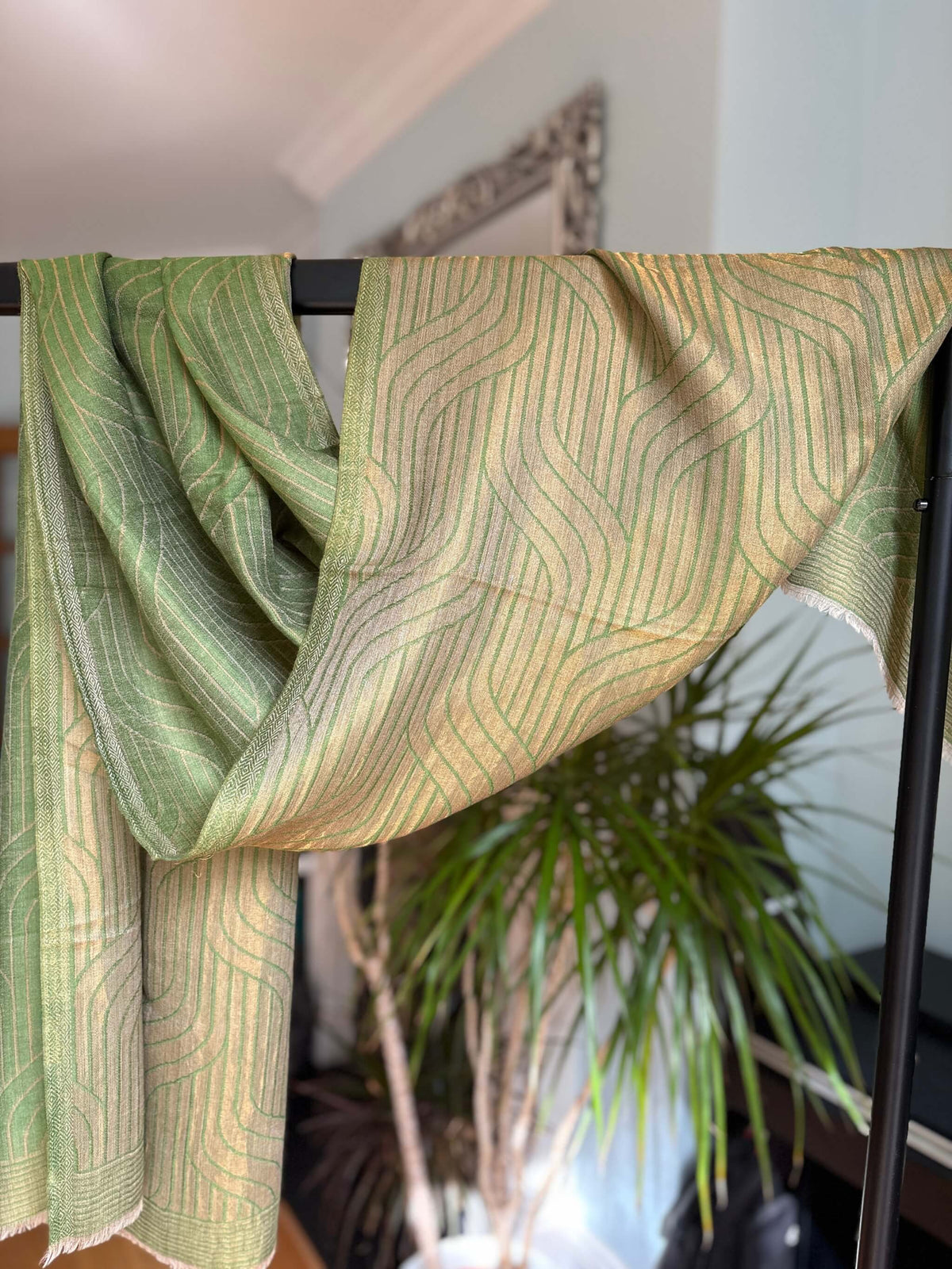 Green Fine Wool Stole with Zari Pattern