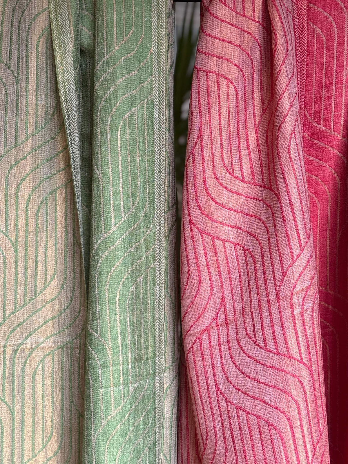 Red Fine Wool Stole with Zari Pattern